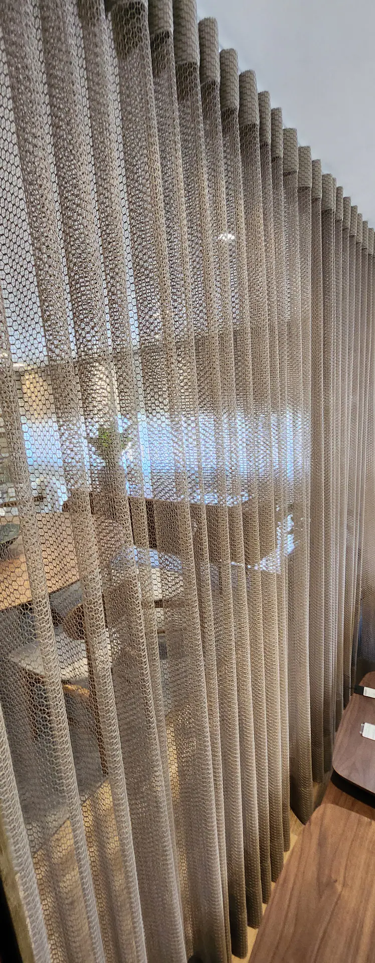 Detalhe de cortina com textura marcada