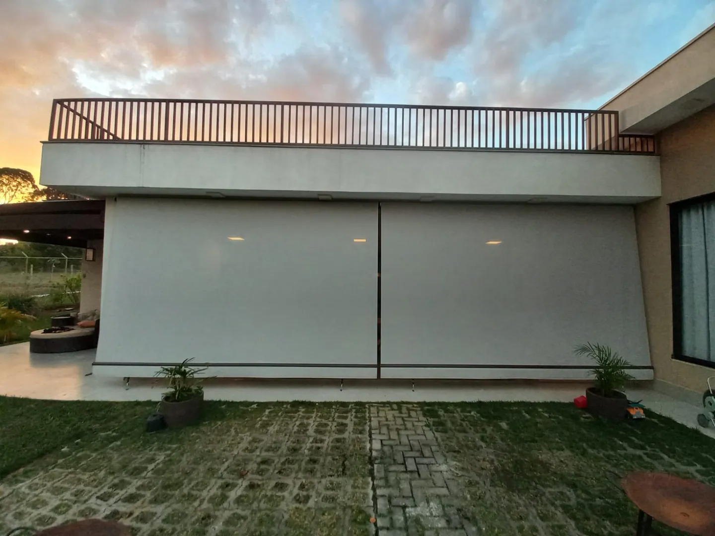 Toldos externos em uma fachada