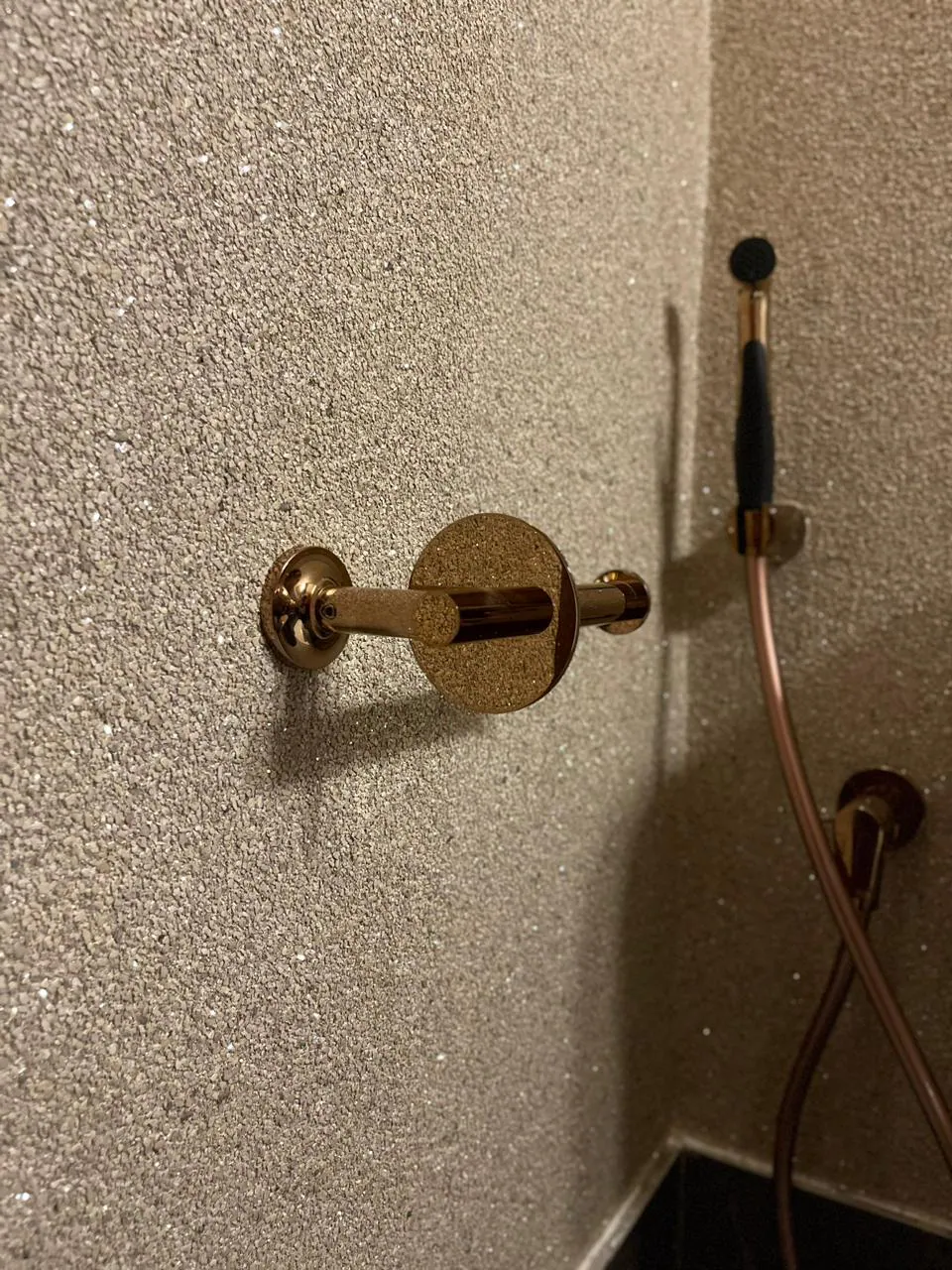 Revestimento texturizado em area de banho